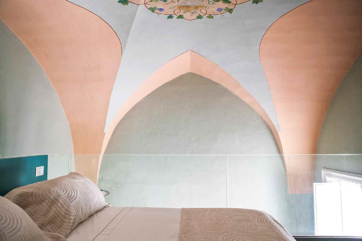 Melissa – Luxury Distilia